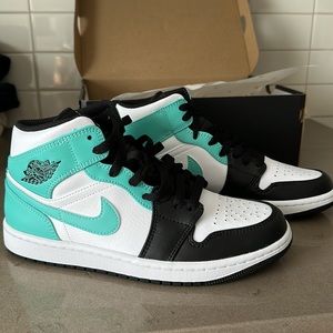 BRAND NEW AUTHENTIC Jordan 1 Mid Tropical Twist Igloo